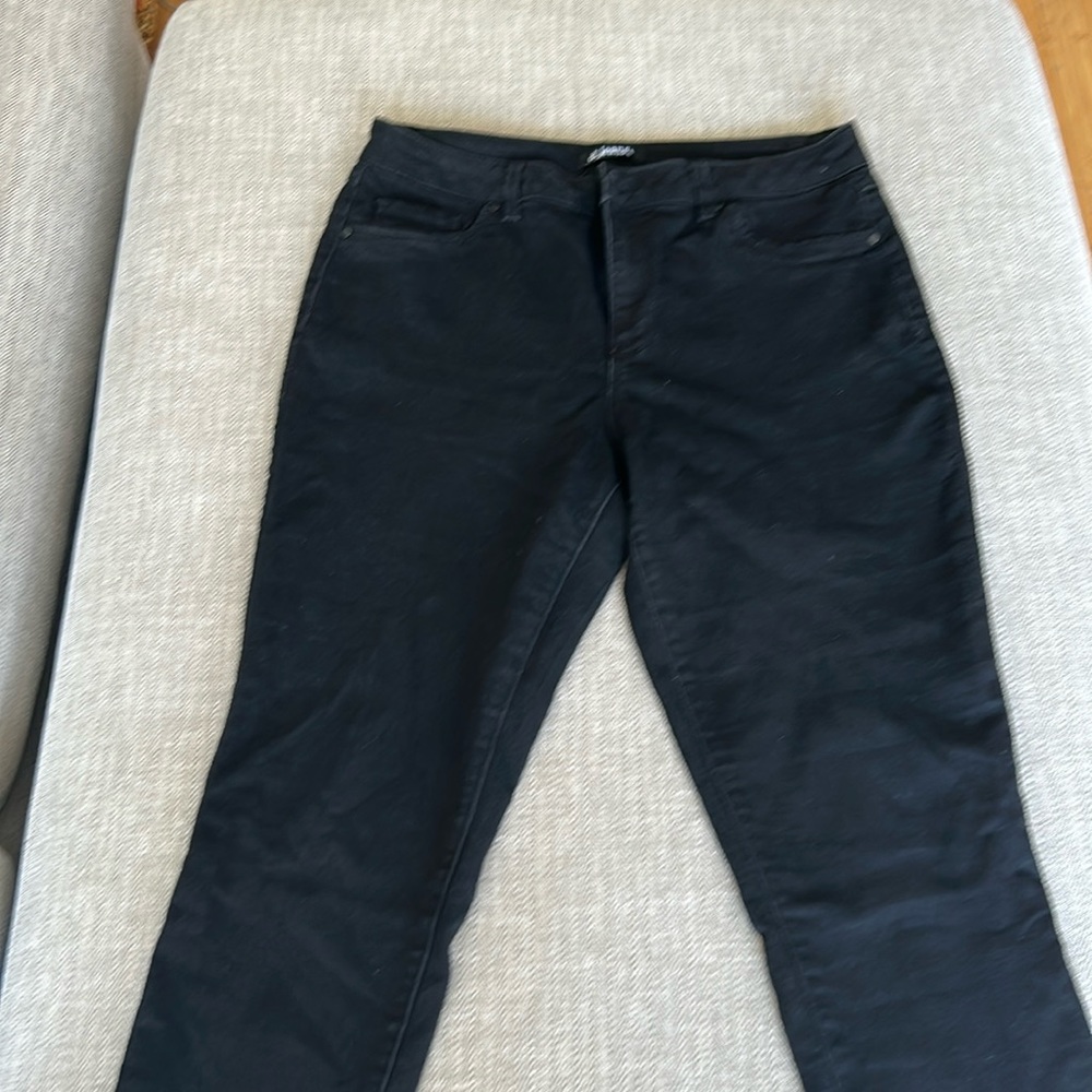 Black ladies size 12 stretch jeanss